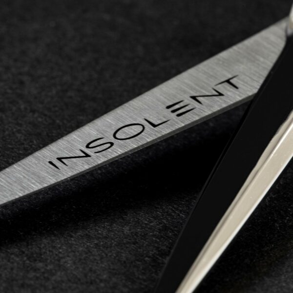 Ciseaux pour coiffeur ergonomique professionnel - THE 1ST - INSOLENT détail des lames