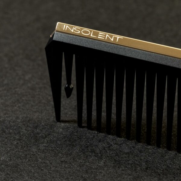 peigne-de-coiffeur-ergonomique-professionnel-OBSESSOR-3 Peigne pour coiffeur ergonomique professionnel - OBSESSOR - INSOLENT